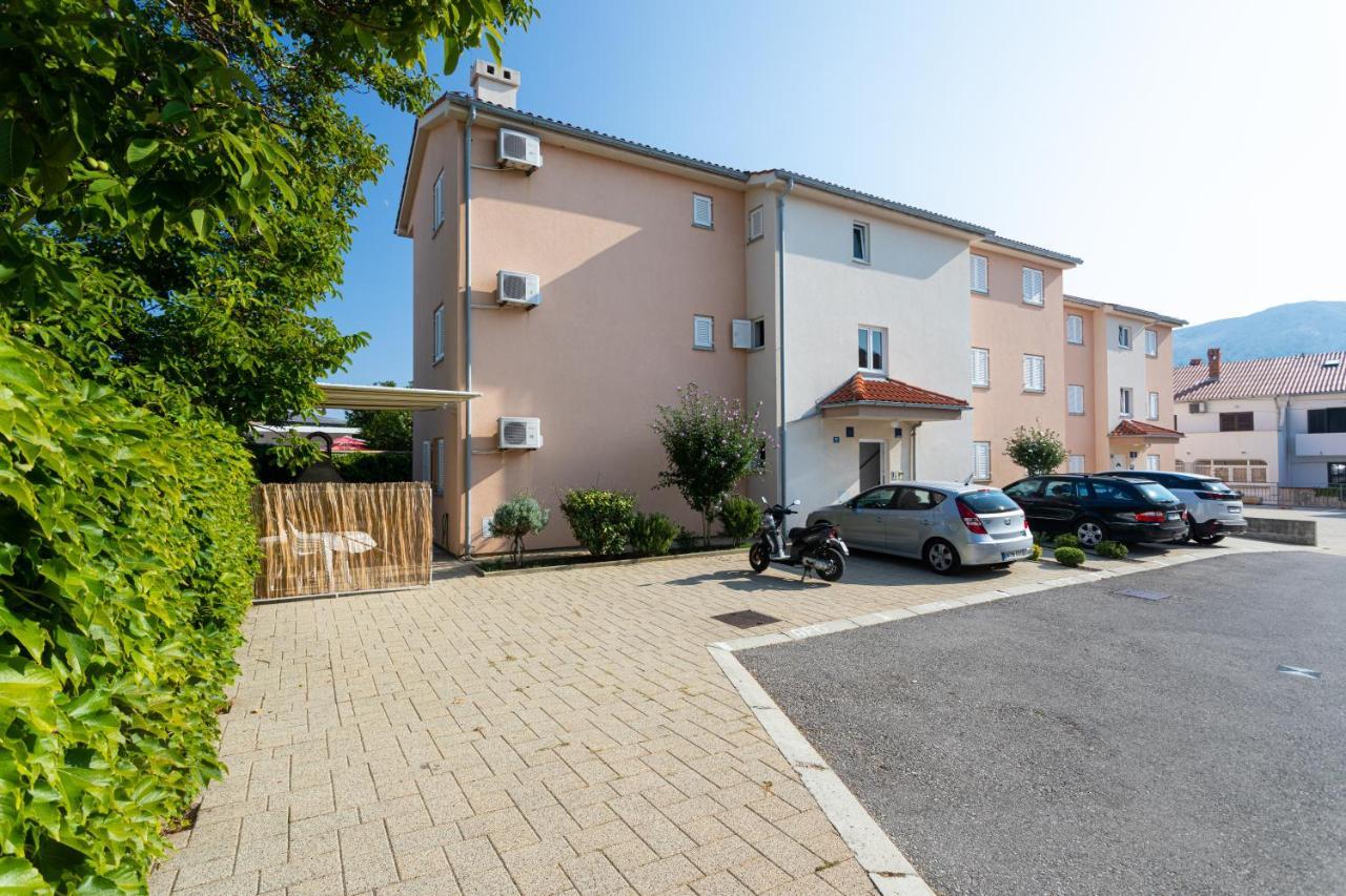 Apartments Crnekovic IV Baška Eksteriør billede