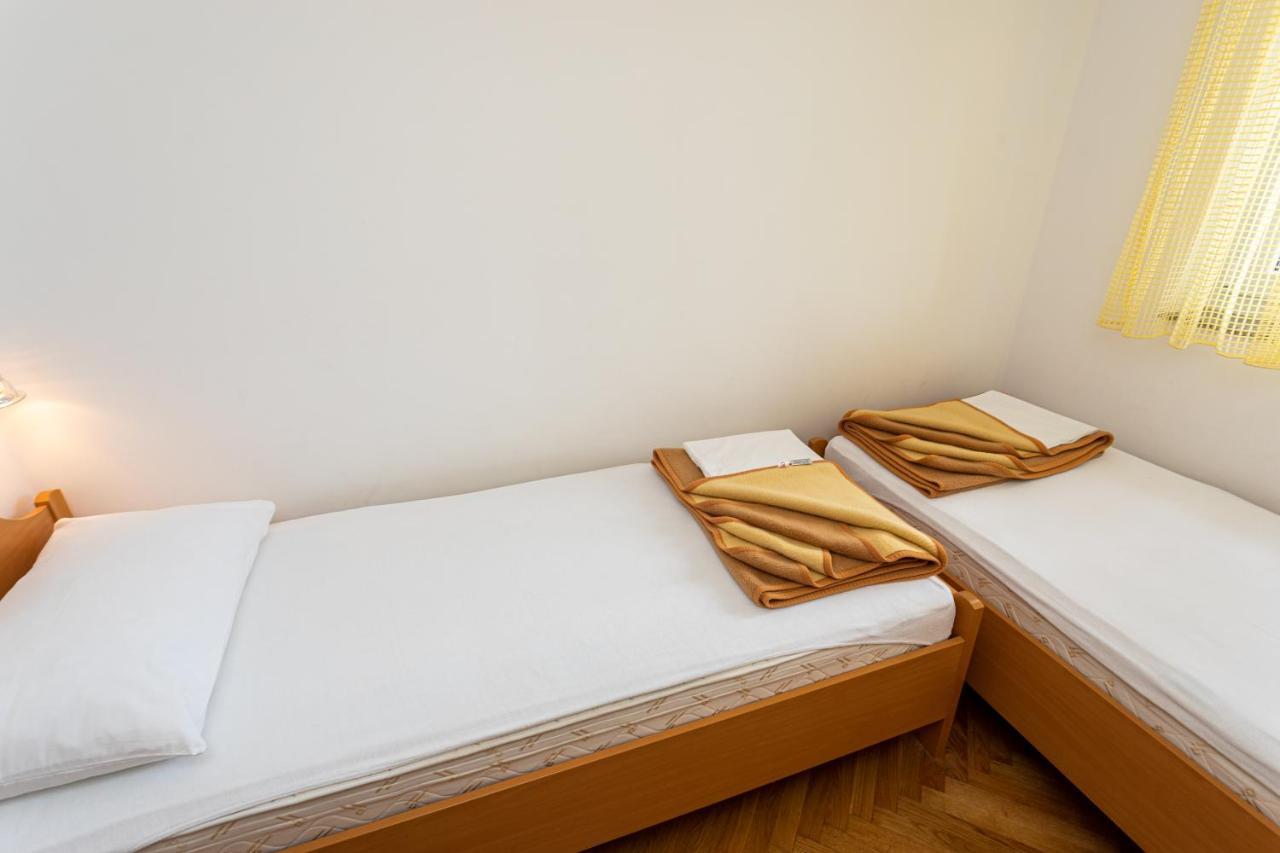 Apartments Crnekovic IV Baška Eksteriør billede