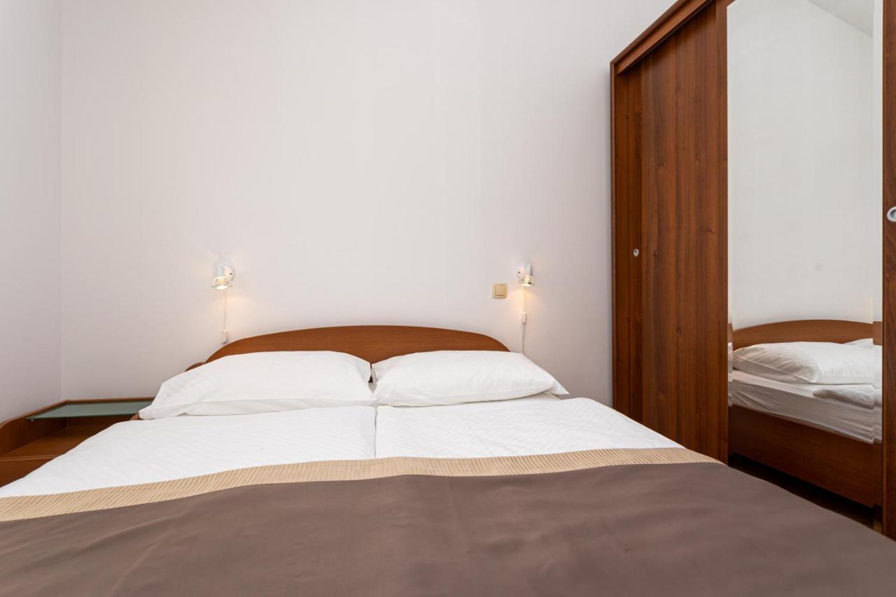 Apartments Crnekovic IV Baška Eksteriør billede