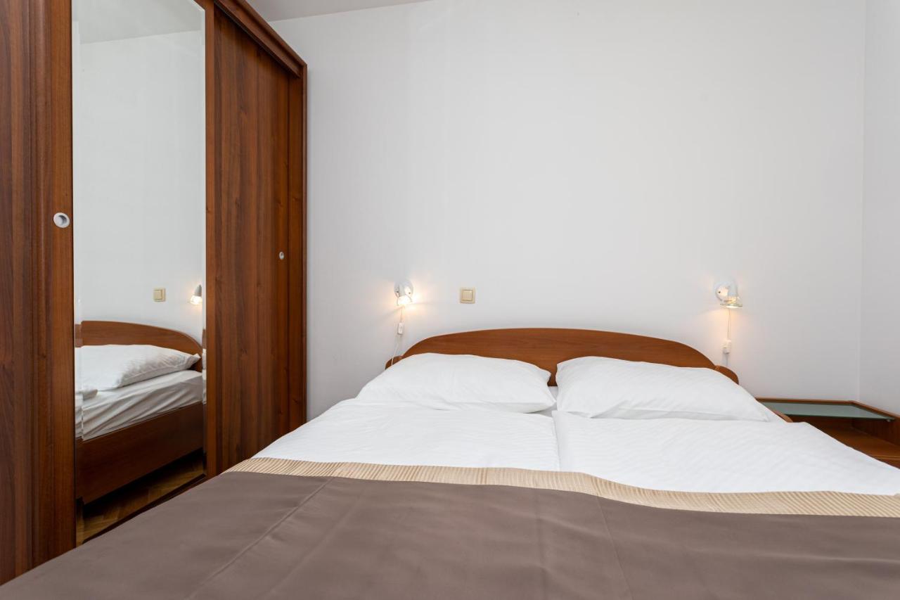 Apartments Crnekovic IV Baška Eksteriør billede