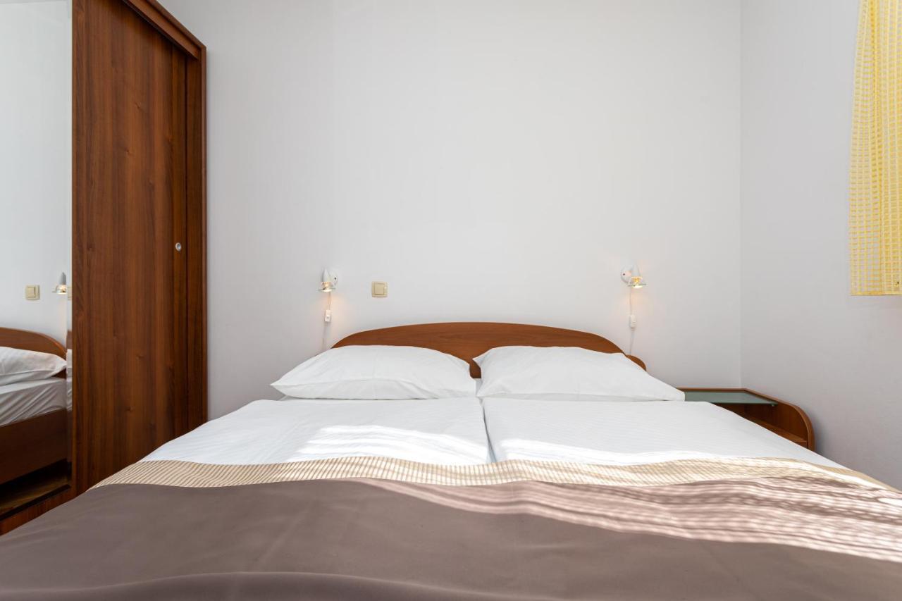 Apartments Crnekovic IV Baška Eksteriør billede