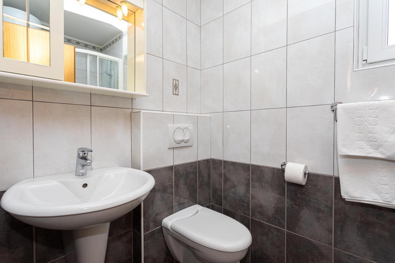 Apartments Crnekovic IV Baška Eksteriør billede