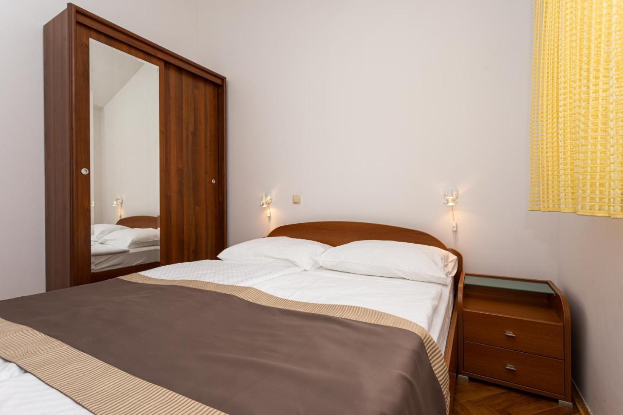 Apartments Crnekovic IV Baška Eksteriør billede