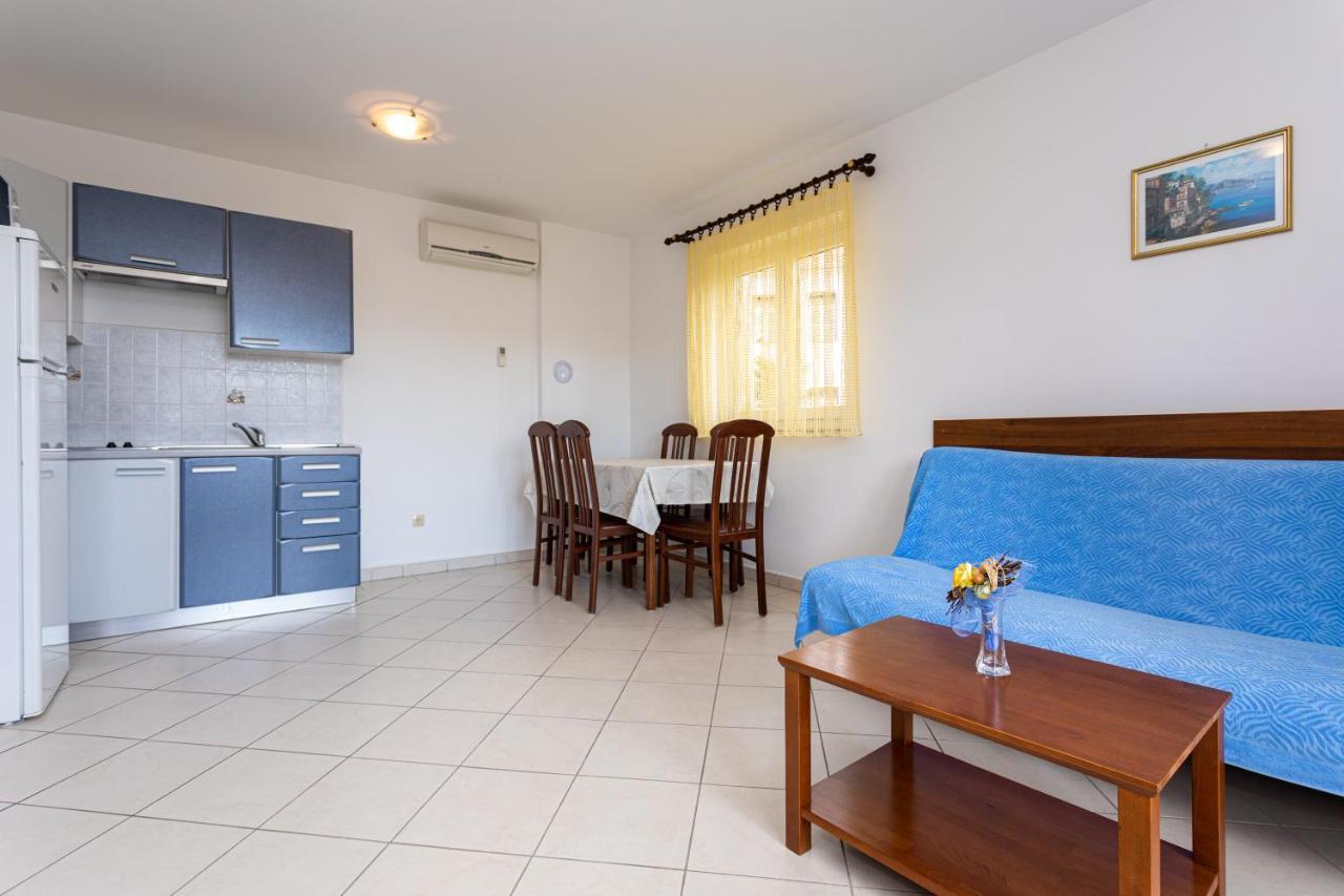 Apartments Crnekovic IV Baška Eksteriør billede